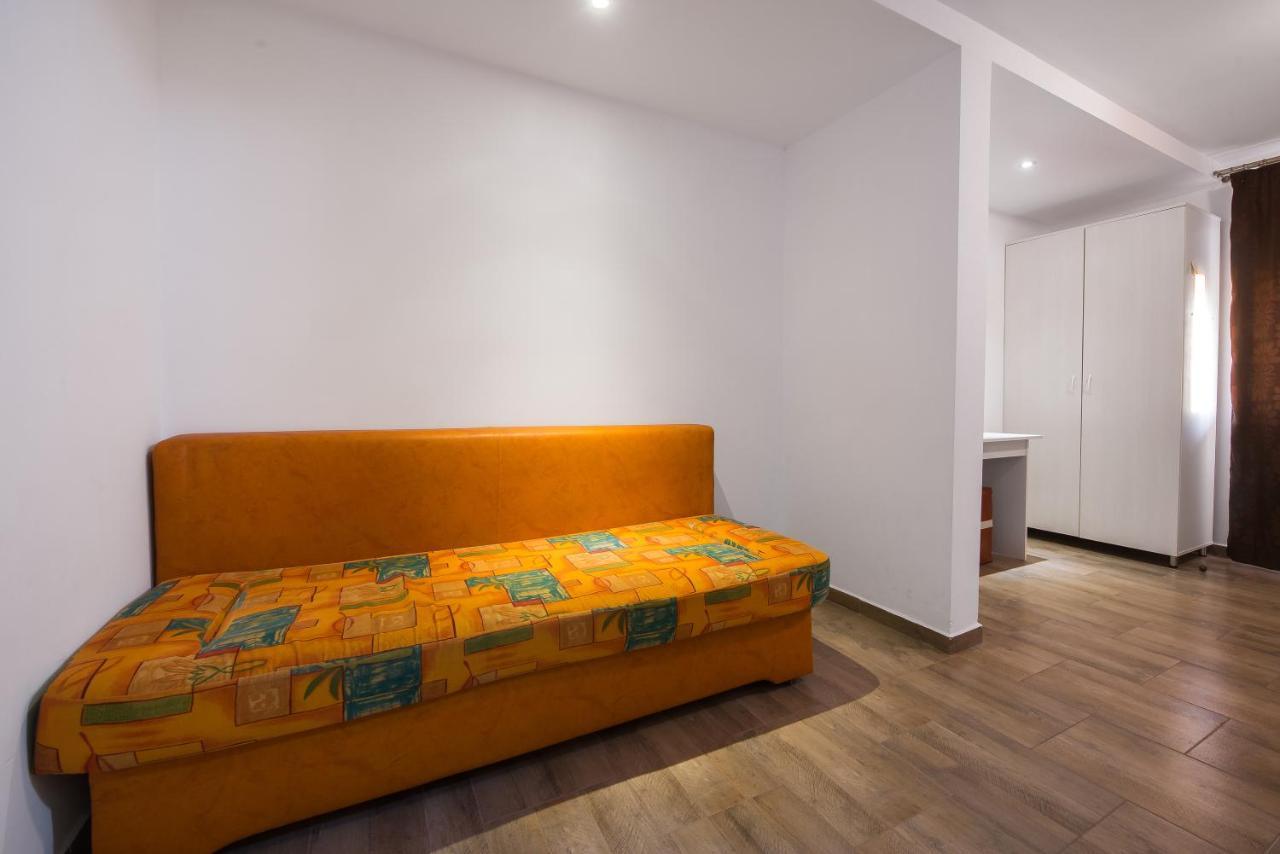 ホテル Casa 4 Odai Douăzeci şi Trei August エクステリア 写真