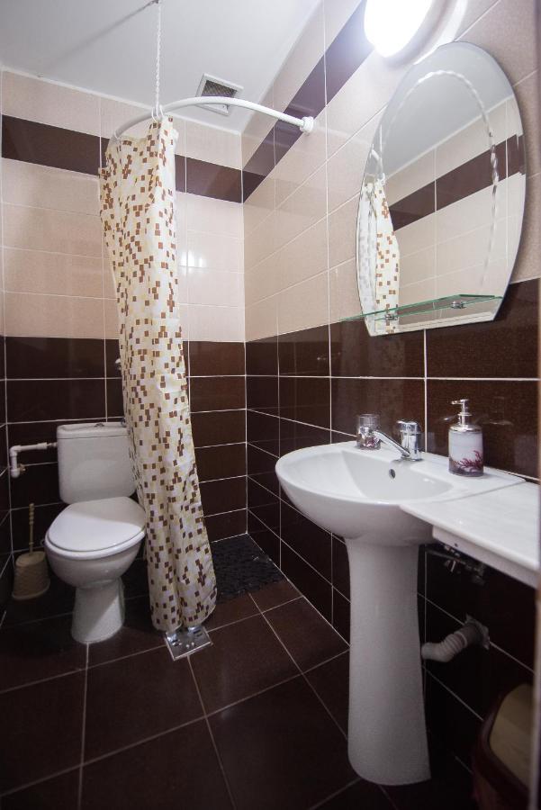 ホテル Casa 4 Odai Douăzeci şi Trei August エクステリア 写真